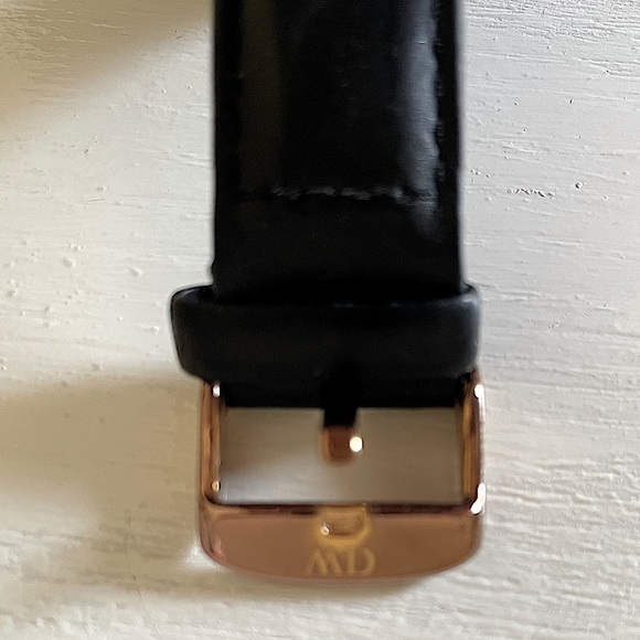 Daniel Wellington Ladies Watch - Picture 4 of 5